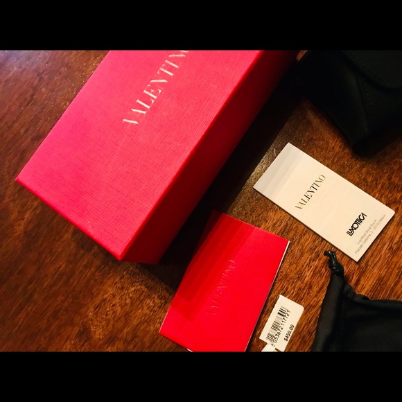 Beautiful authentic Valentino Burgandy Tortoise Shell Sunglasses-New in Box - Picture 9 of 16